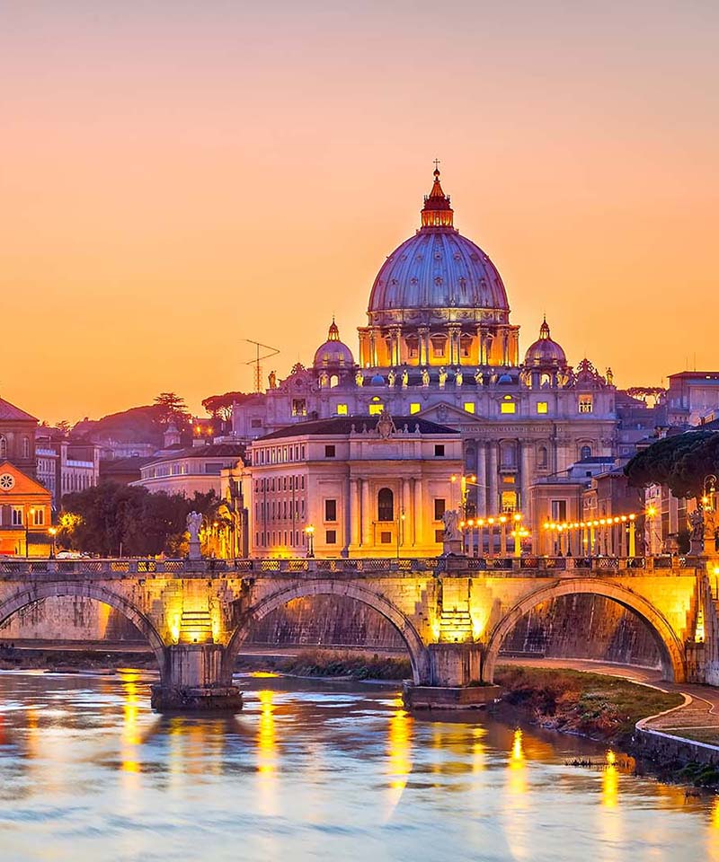 Night-view-St-Peter's-cathedral-Rome-Italy